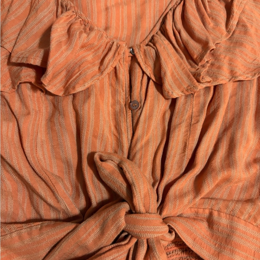 Free People "The Ramona tie-waist top cropped blouse Ruffle Neck
Peach Color L - Picture 5 of 9